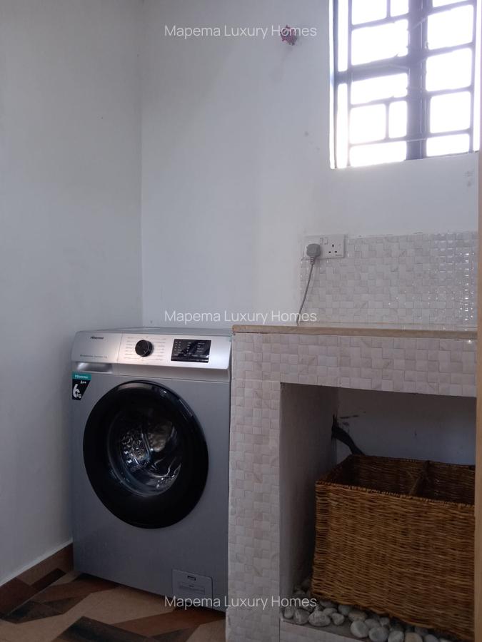 1 Bed House with En Suite at Tree Lane - 3