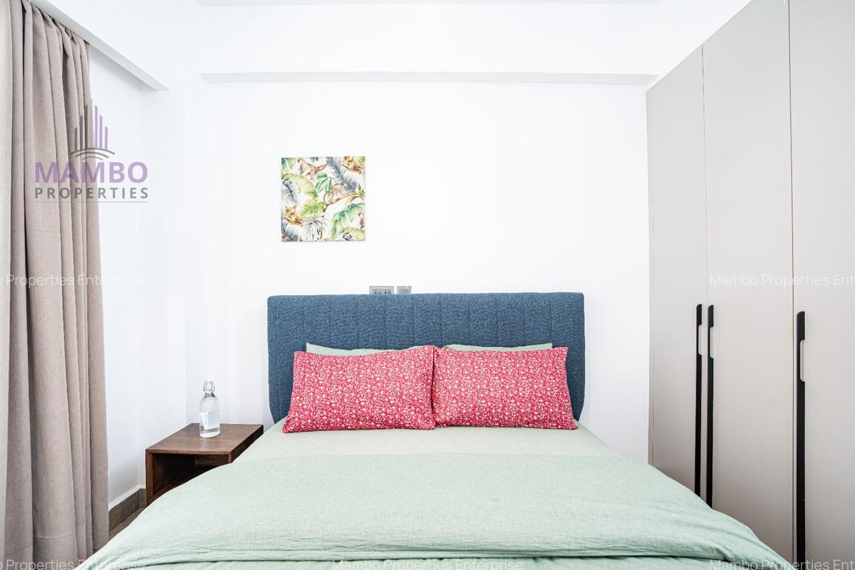 Serviced 2 Bed Apartment with En Suite at Riverside Dr - 16