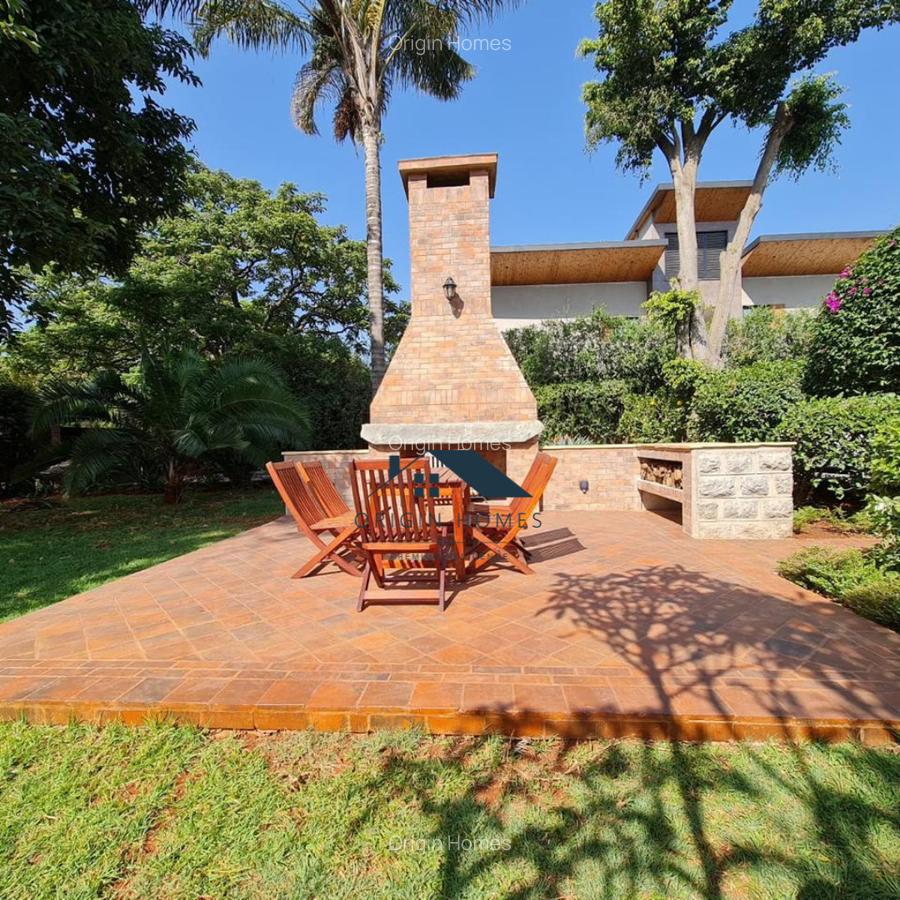 4 Bed House with En Suite at Lavington - 2