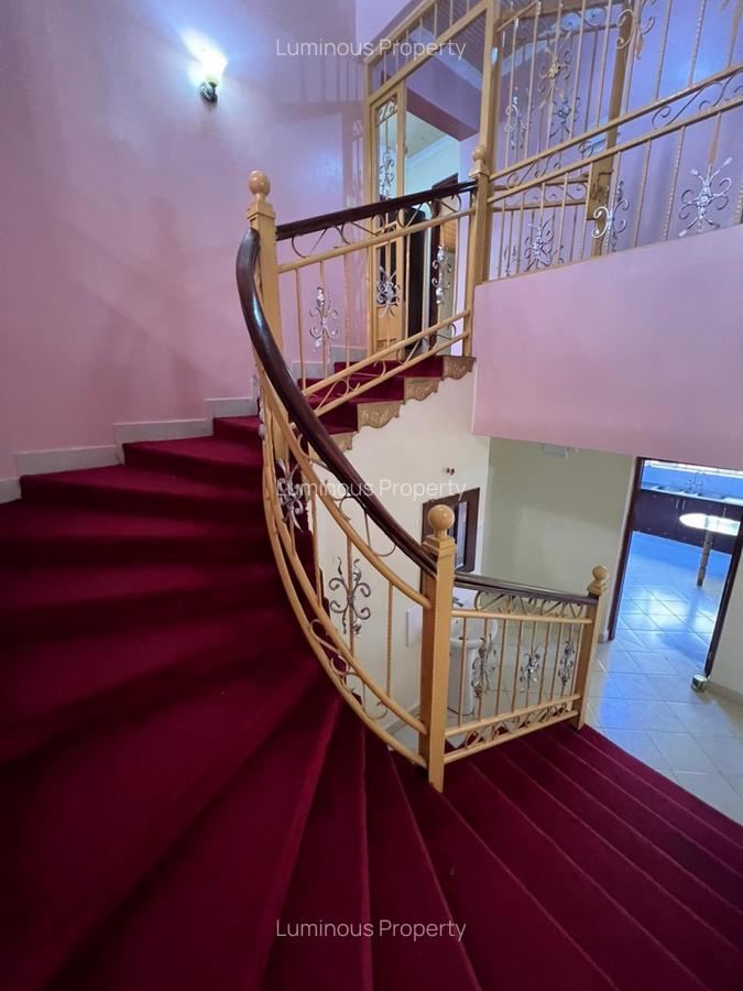 5 Bed House with En Suite at Membley - 3