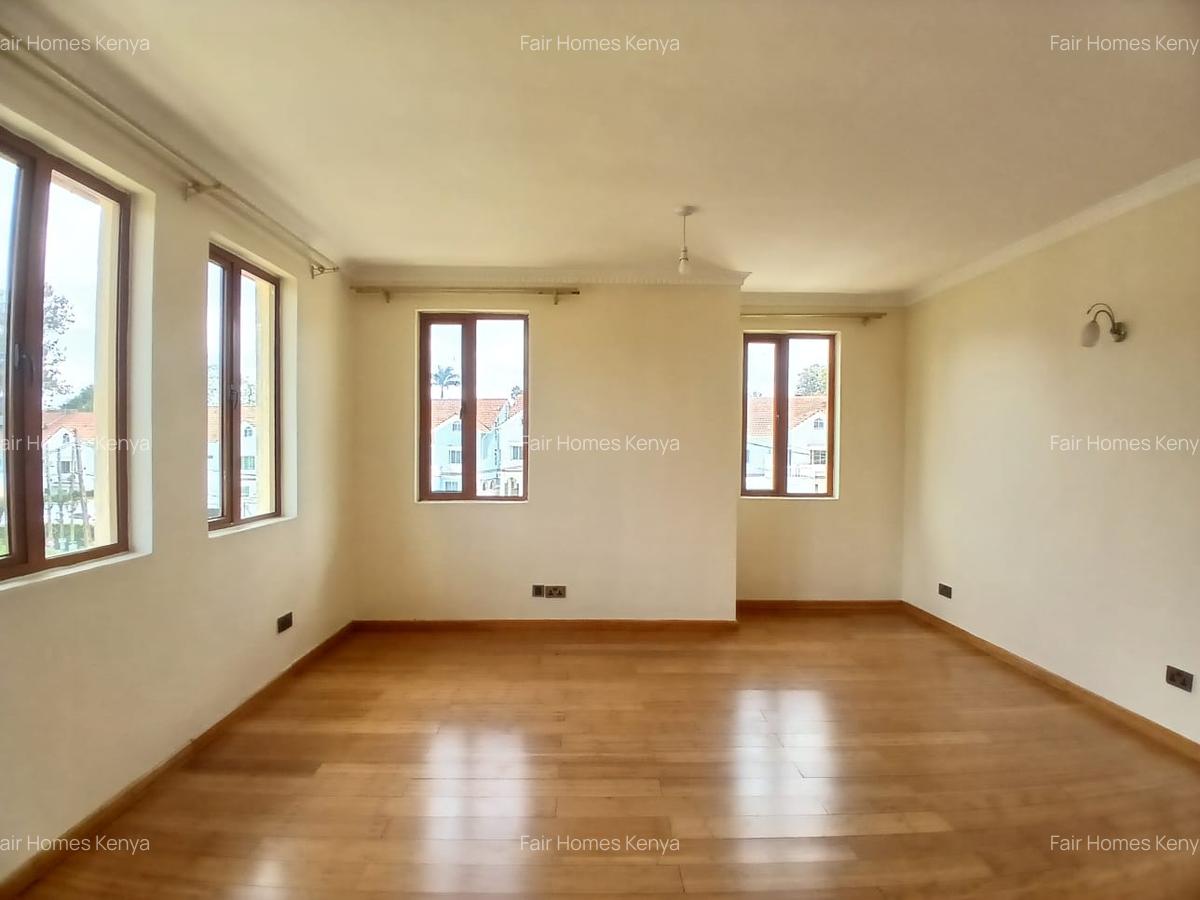 5 Bed Townhouse with En Suite at Riverside Drive - 16