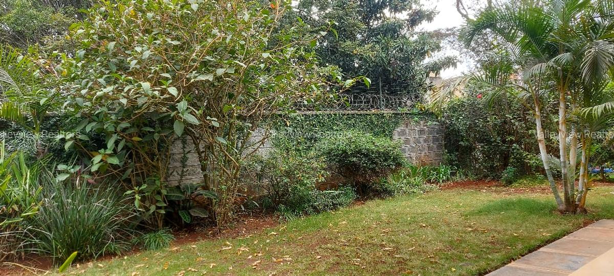 4 Bed Townhouse with En Suite at Lavington - 13
