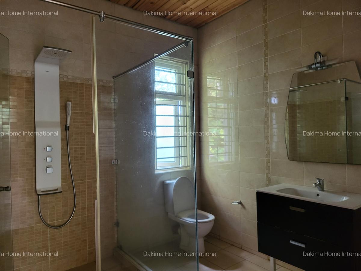 5 Bed Townhouse with En Suite in Rosslyn - 13