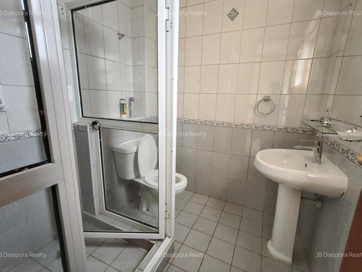 3 Bed Apartment with En Suite in Brookside - 6