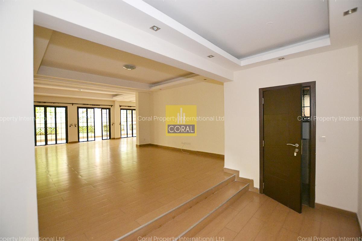 3 Bed Apartment in Riverside - 5