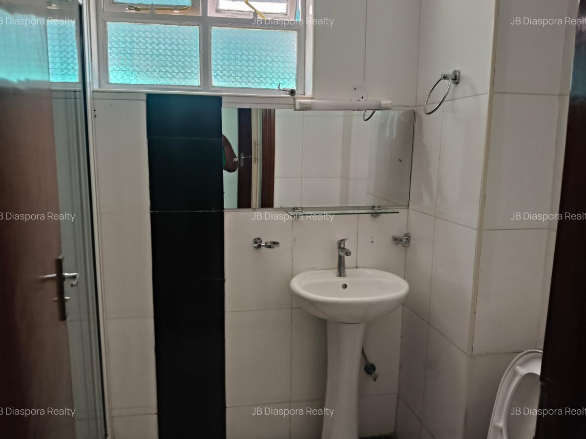 1 Bed Apartment with En Suite at School Lane - 4