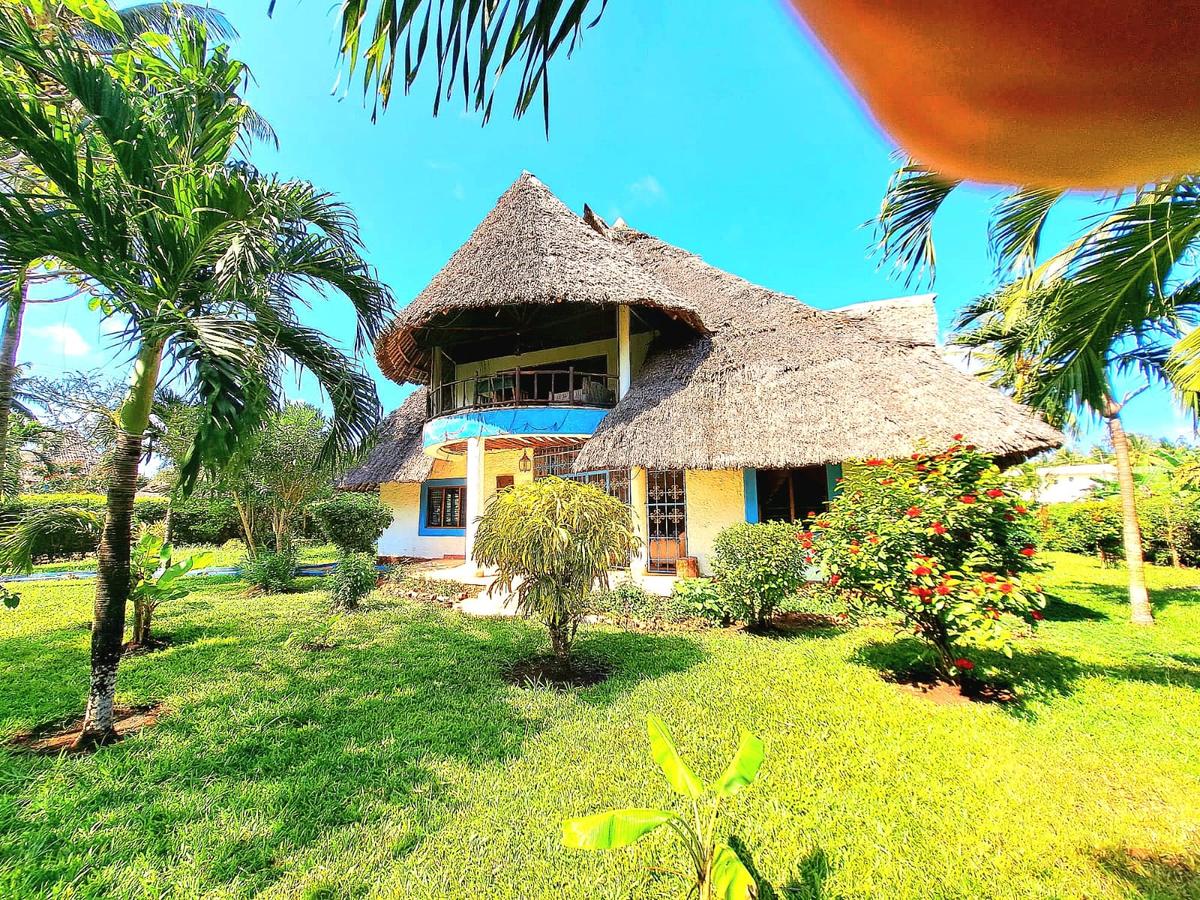 4 Bed Villa with Swimming Pool in Diani - 9