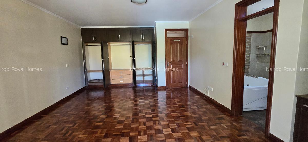 5 Bed Townhouse with En Suite at Lavington Green - 17