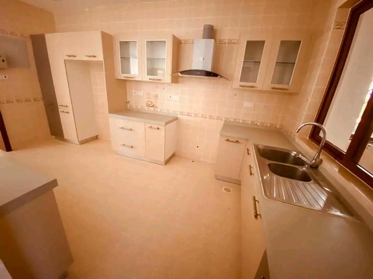 3 Bed Apartment with En Suite at Kasuku Road - 5