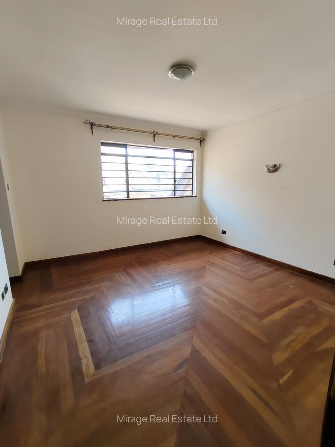 5 Bed Townhouse with En Suite in Lavington - 12