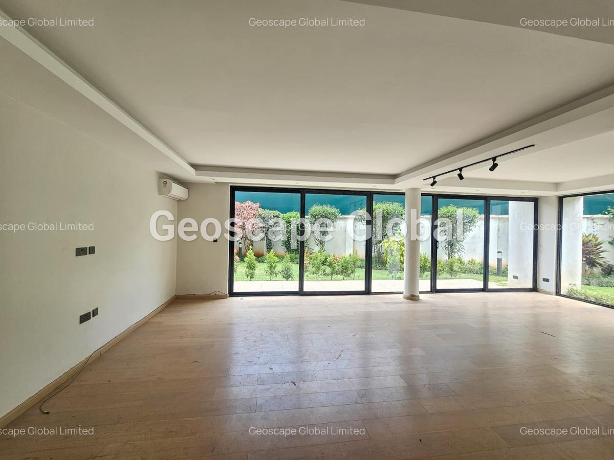 5 Bed Townhouse with En Suite in Lavington - 12