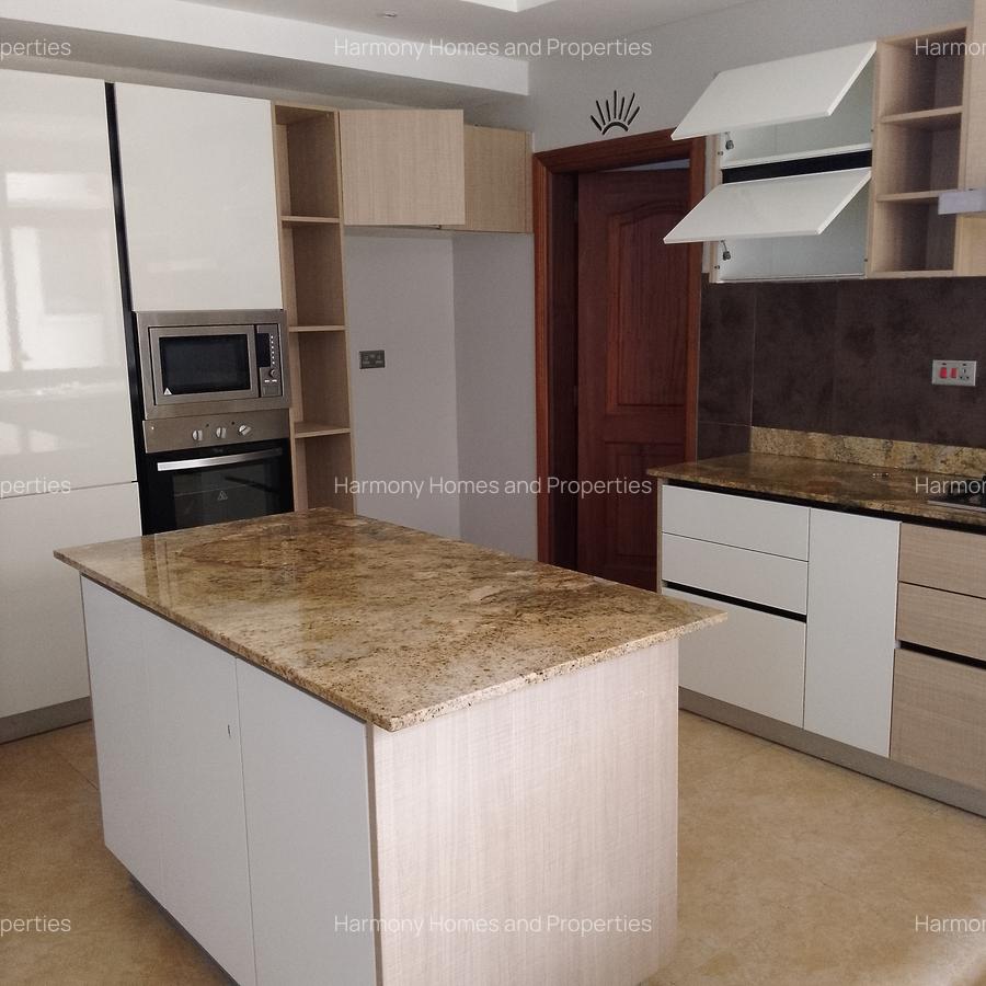 4 Bed Apartment with En Suite at Riverside - 4