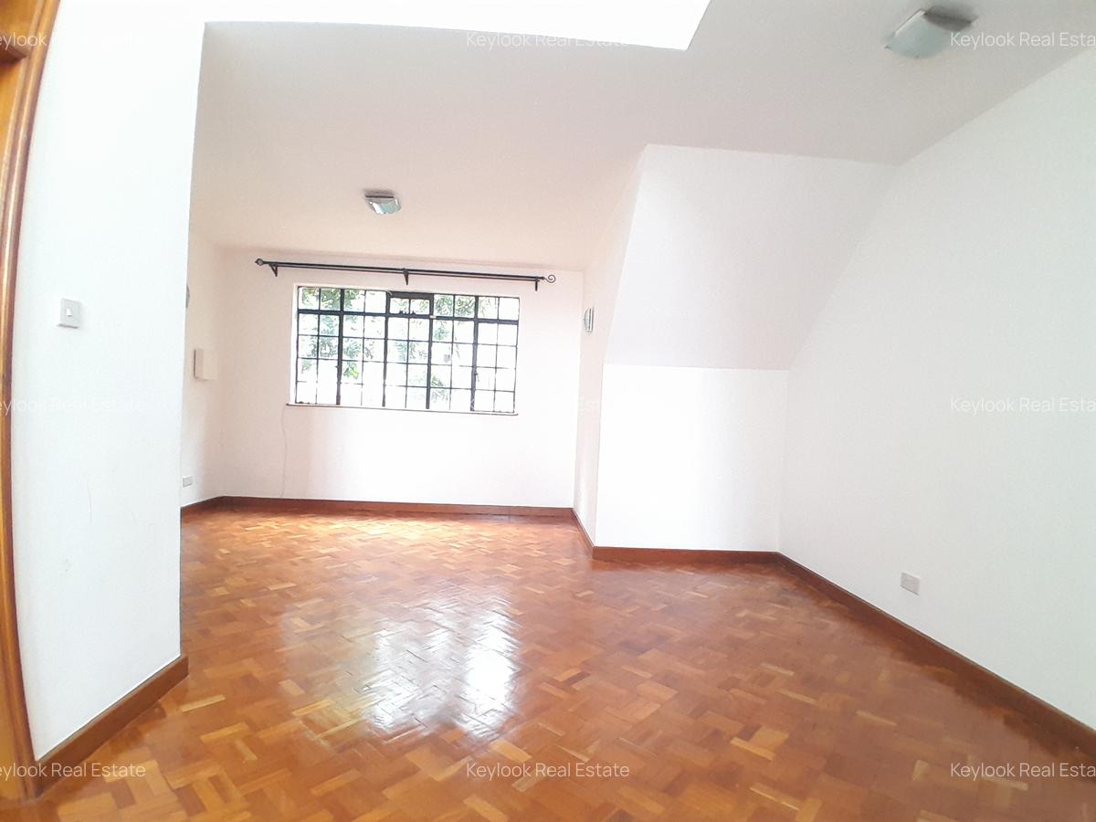 4 Bed Townhouse with En Suite at Lavington - 15