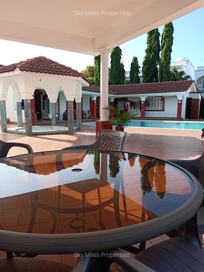 5 Bed Villa with En Suite at Nyali - 1