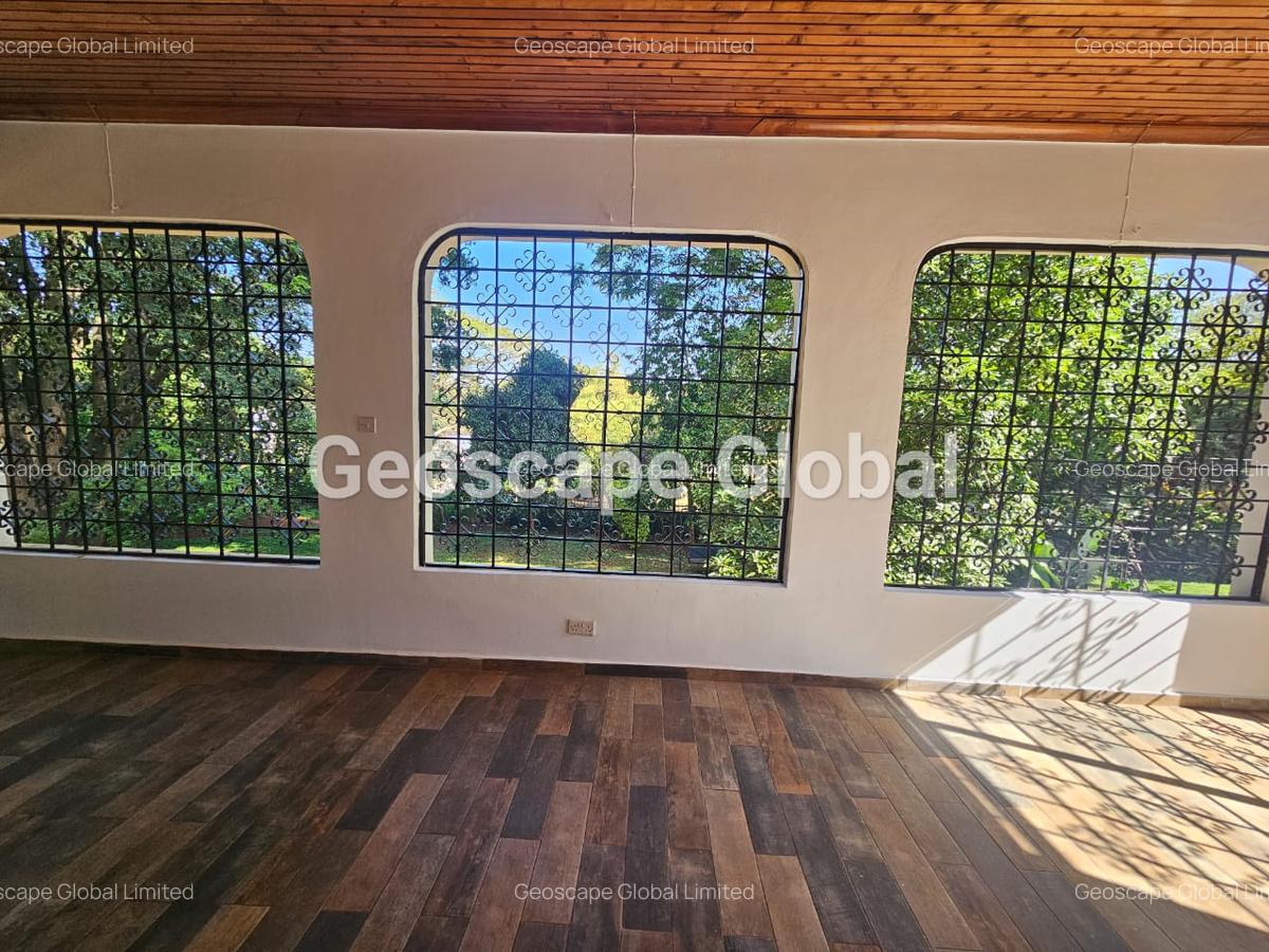 4 Bed House with En Suite in Spring Valley - 2