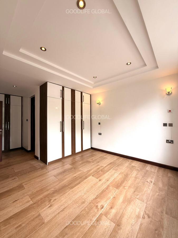 5 Bed Villa with En Suite at Lavington - 13