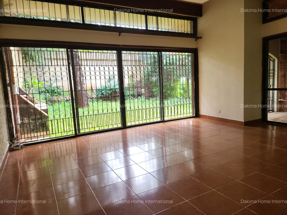 4 Bed Townhouse with En Suite in Rhapta Road - 16