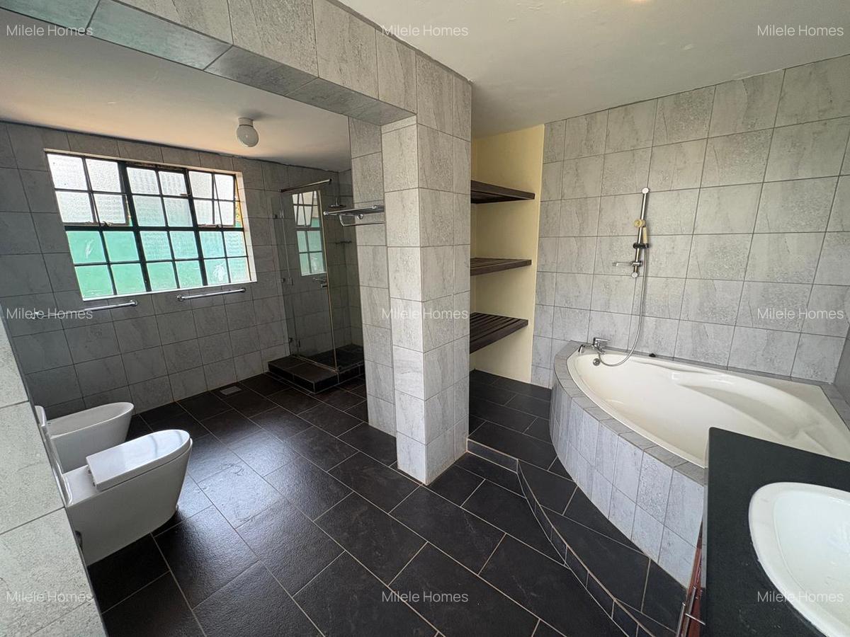 4 Bed Villa with En Suite at Eagle Park - 9