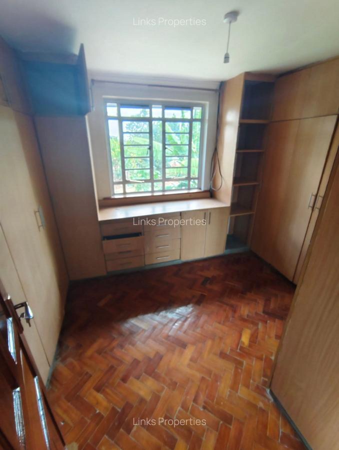 4 Bed Townhouse with En Suite at Kerarapon Drive - 13