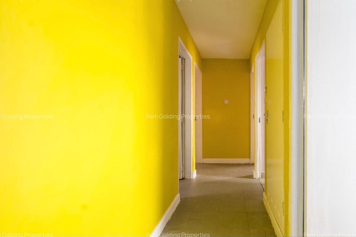 3 Bed Apartment with En Suite at Nyayo Estate - 5