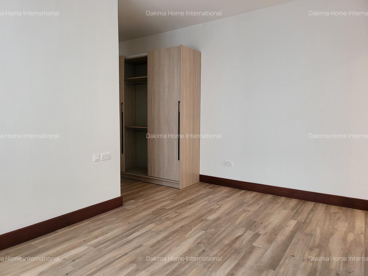 3 Bed Apartment with En Suite in Parklands - 14