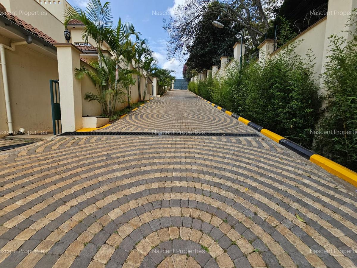 4 Bed Townhouse with En Suite in Kyuna - 2