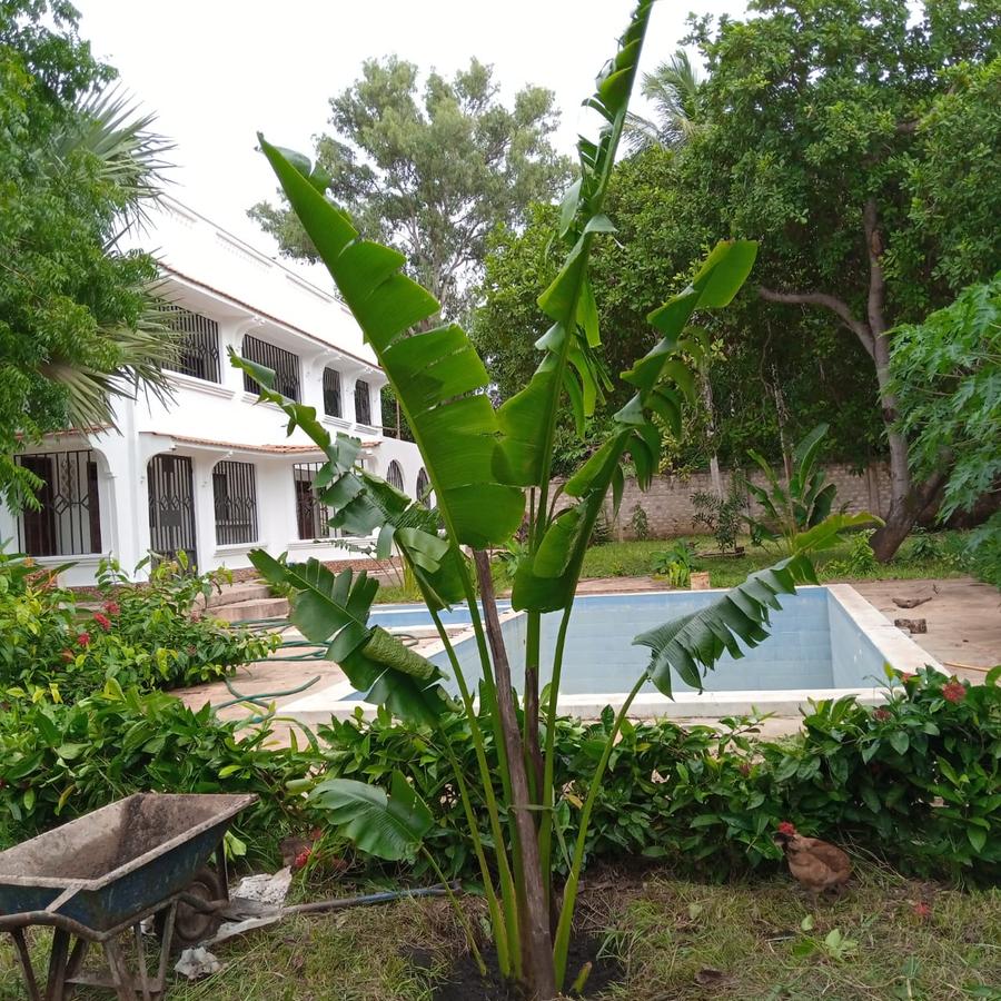 5 Bed Villa with En Suite at Galu - 1