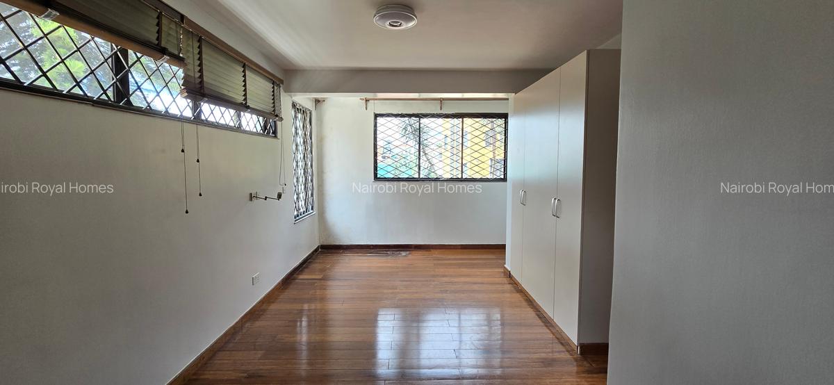 5 Bed Townhouse with En Suite at Lavington Green - 5