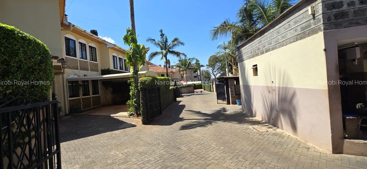 5 Bed Townhouse with En Suite at Lavington Green - 1