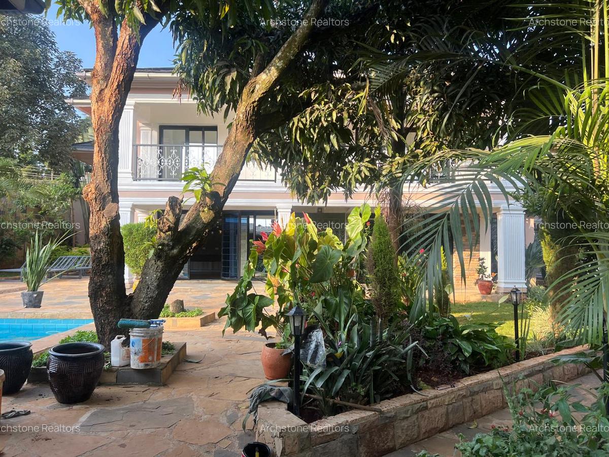 6 Bed House with En Suite in Runda - 12