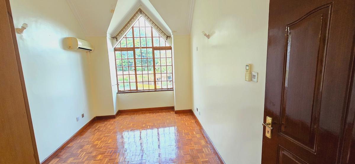 5 Bed Townhouse with En Suite at Off Convent Drive - 9