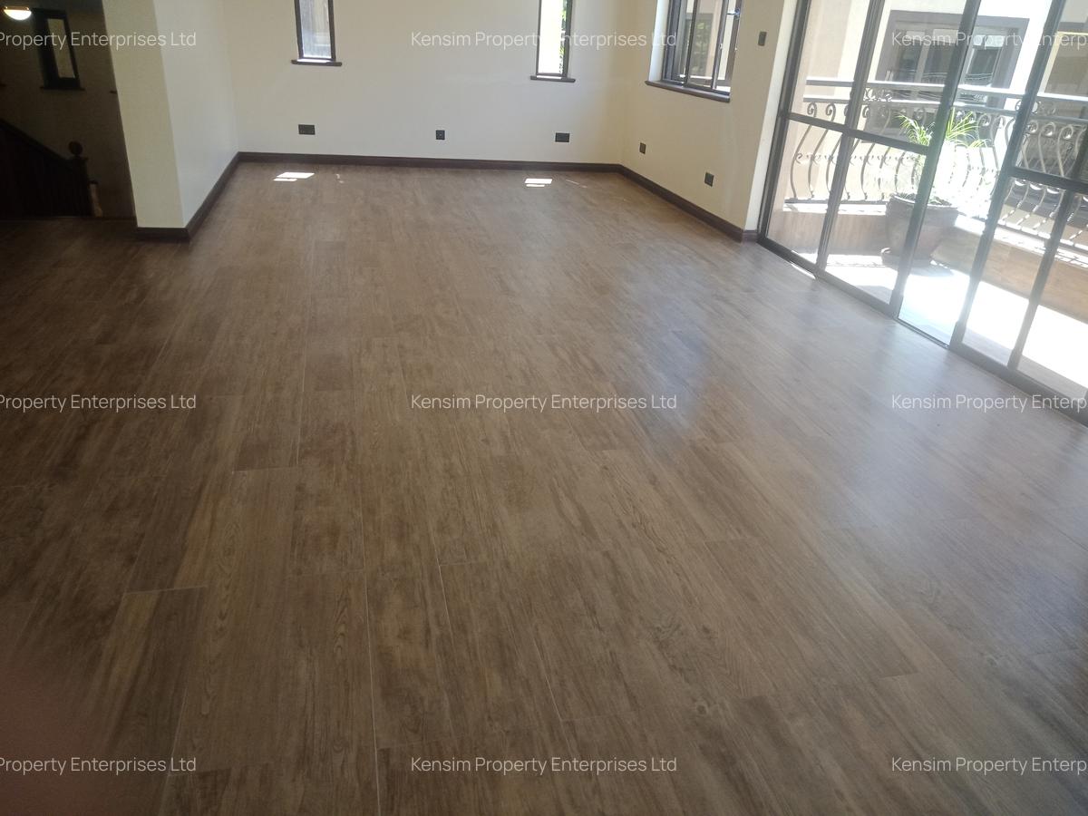 5 Bed Townhouse with En Suite in Lavington - 19