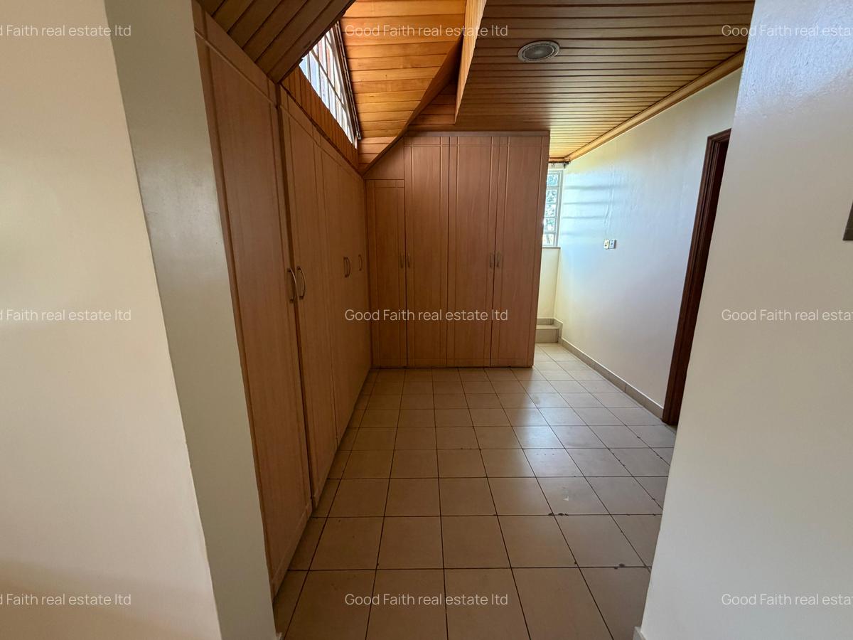 5 Bed House with En Suite in Runda - 8