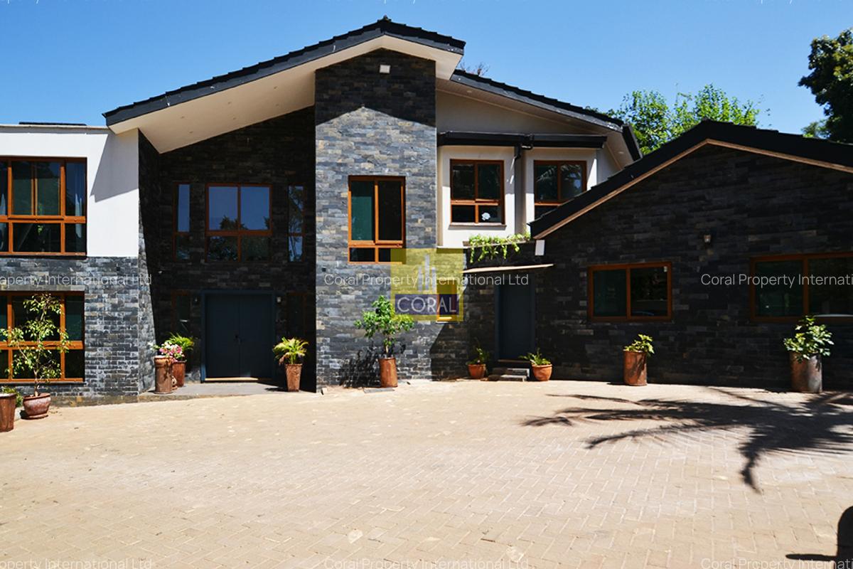 4 Bed House in Nyari - 1