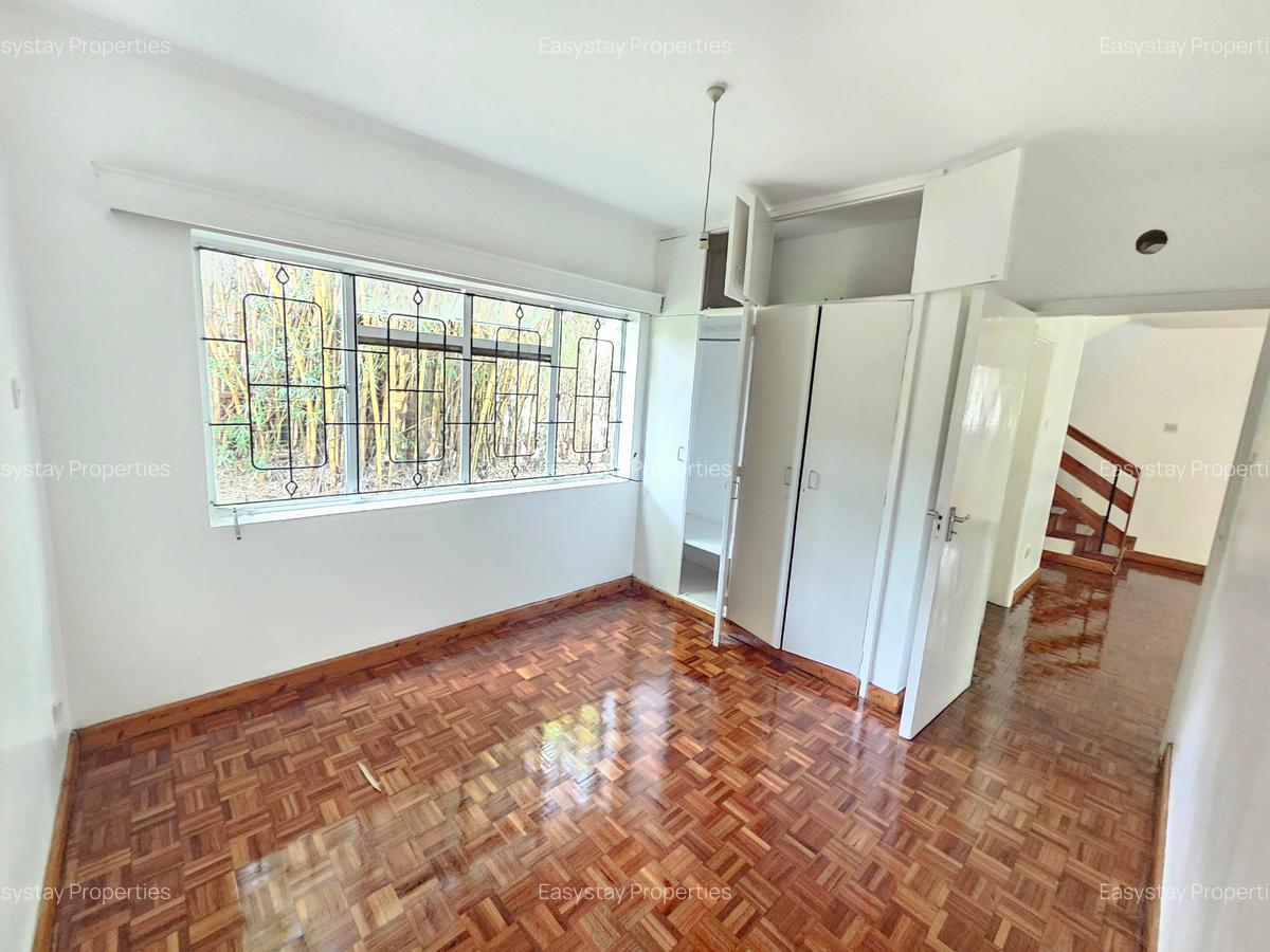 4 Bed House with En Suite in Rosslyn - 7