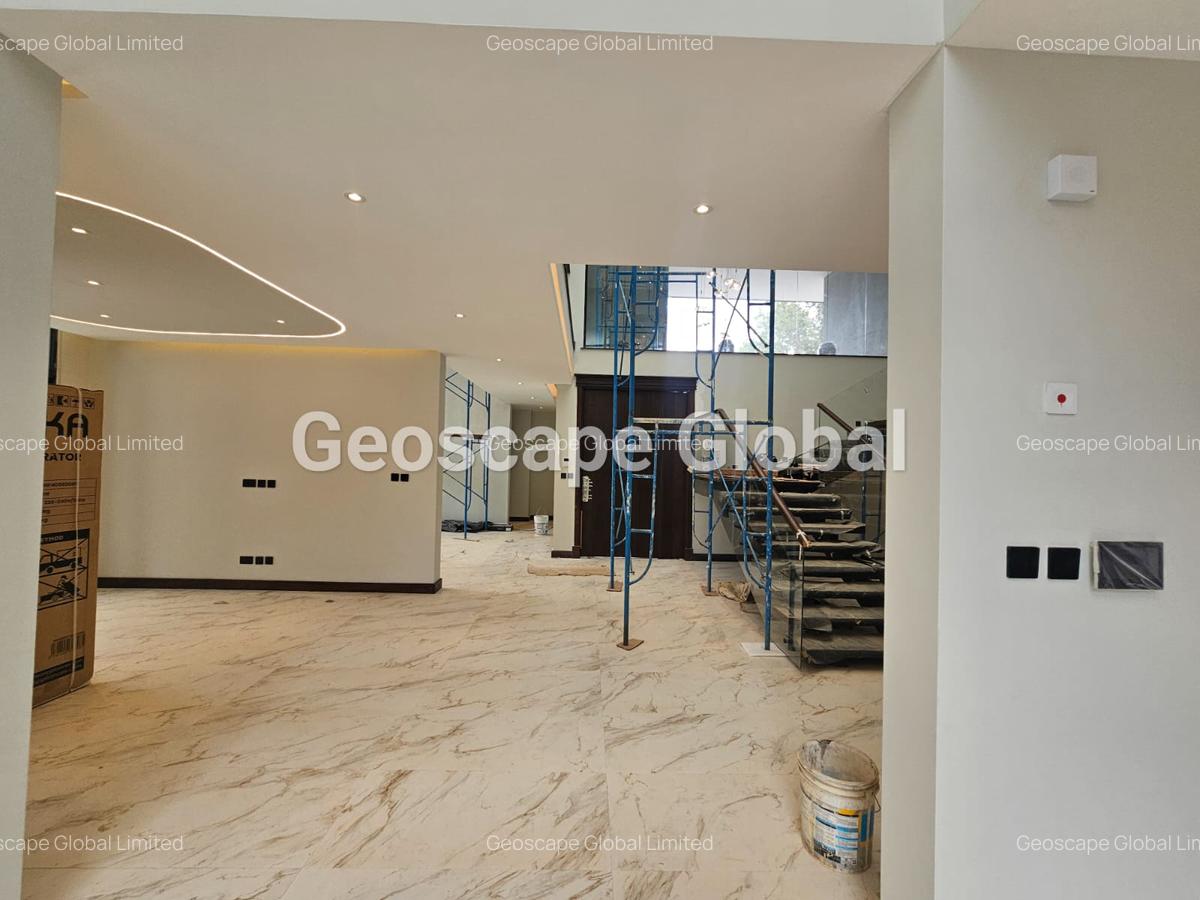 5 Bed House with En Suite in Nyari - 8