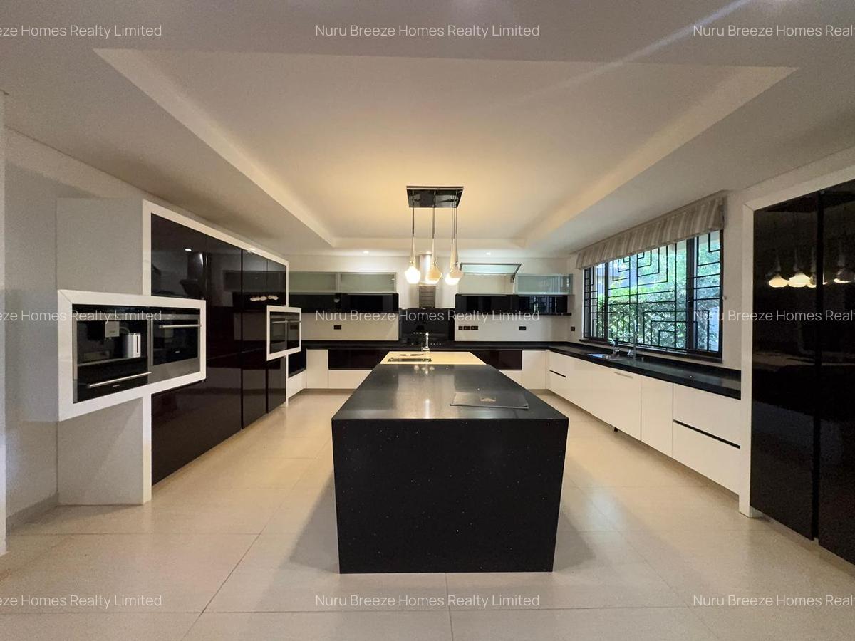 5 Bed House with En Suite in Runda - 3