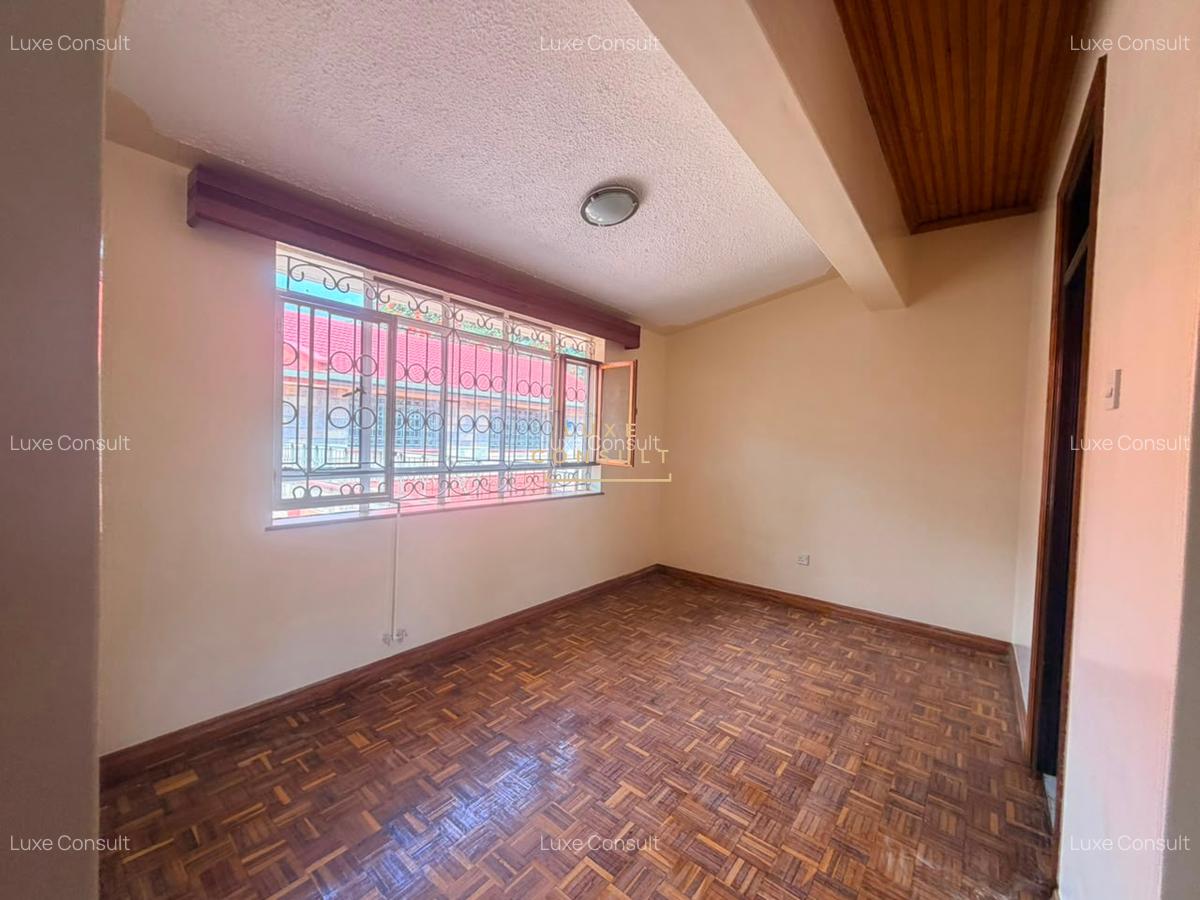 5 Bed Townhouse with En Suite in Nyari - 12