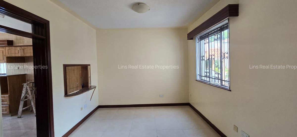 4 Bed Townhouse with En Suite in Brookside - 15