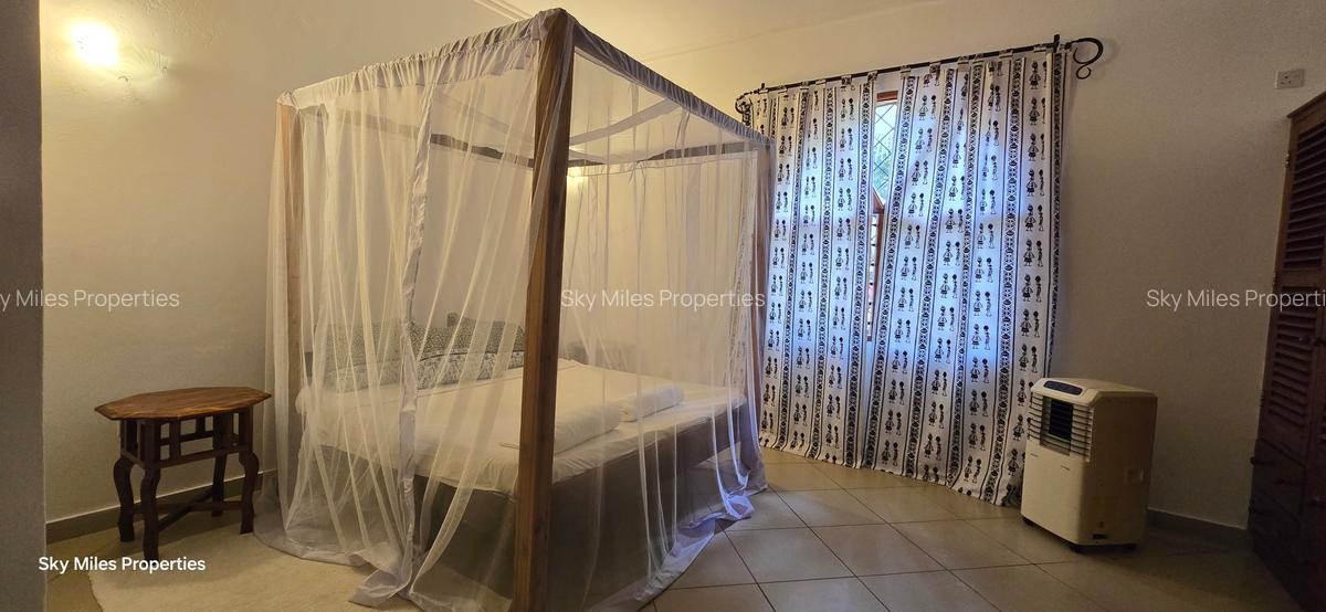 Serviced 3 Bed Apartment with En Suite at La-Marina - 19