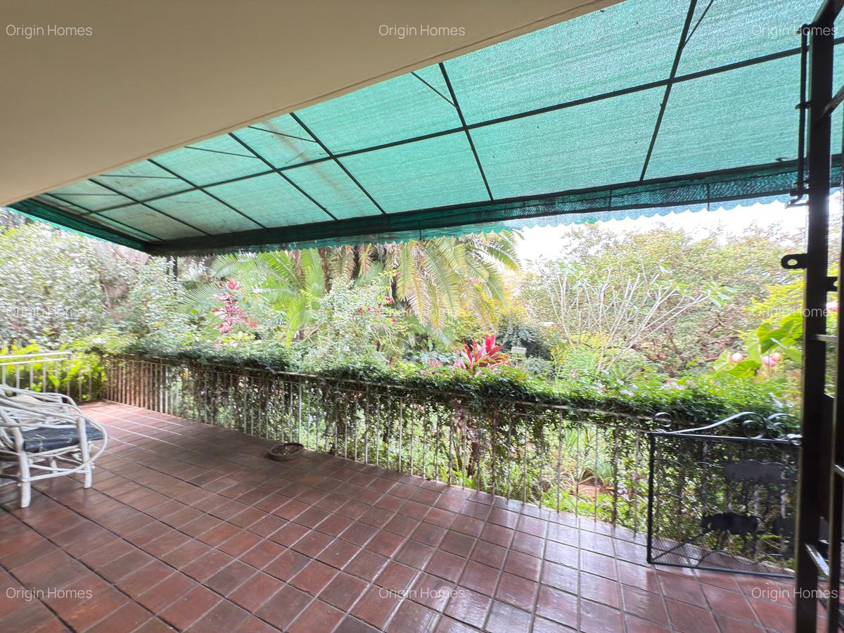 4 Bed House with En Suite in Lavington - 18