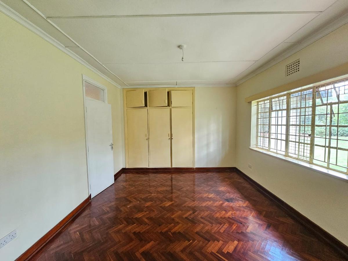 Commercial Property with Service Charge Included in Lavington - 18