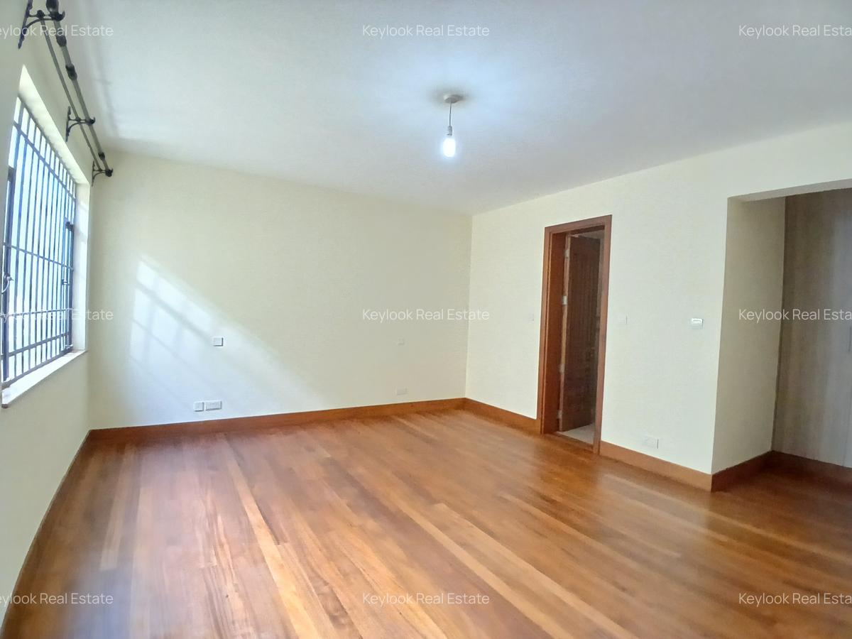 5 Bed Townhouse with En Suite at Lavington - 18