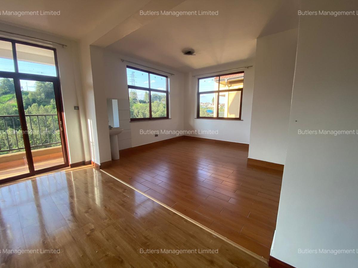 4 Bed Townhouse with En Suite in Redhill - 4