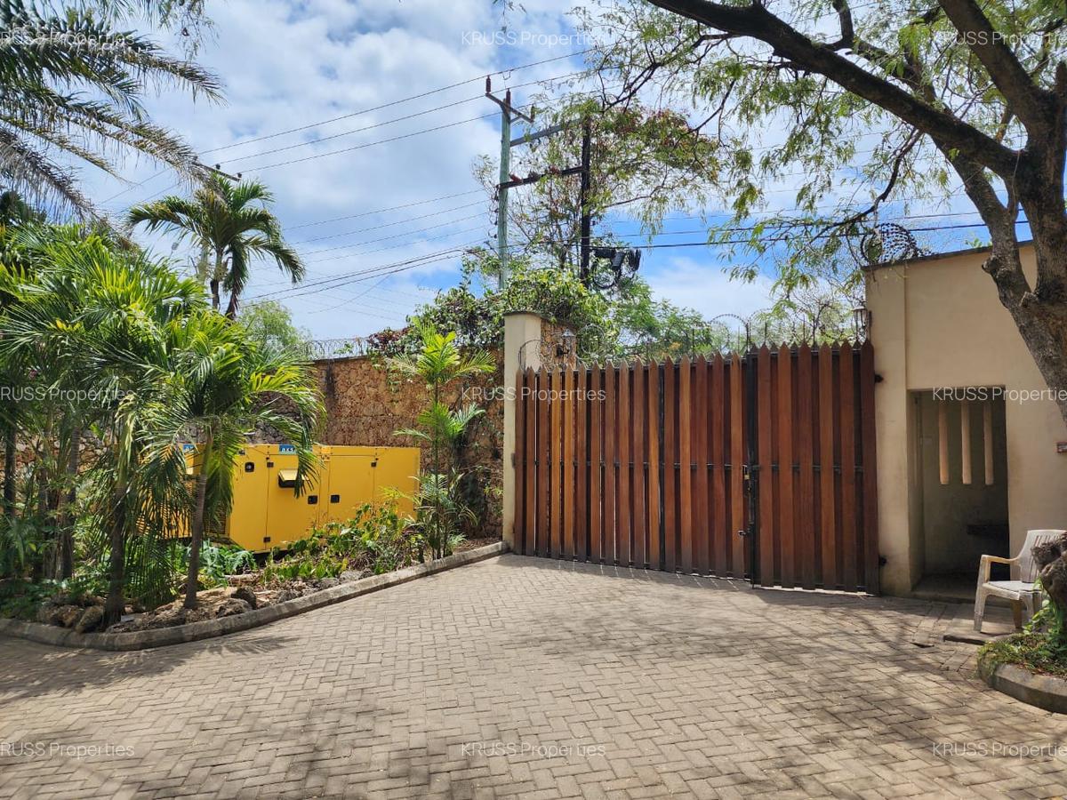 3 Bed Apartment with En Suite at Ar185 - 11