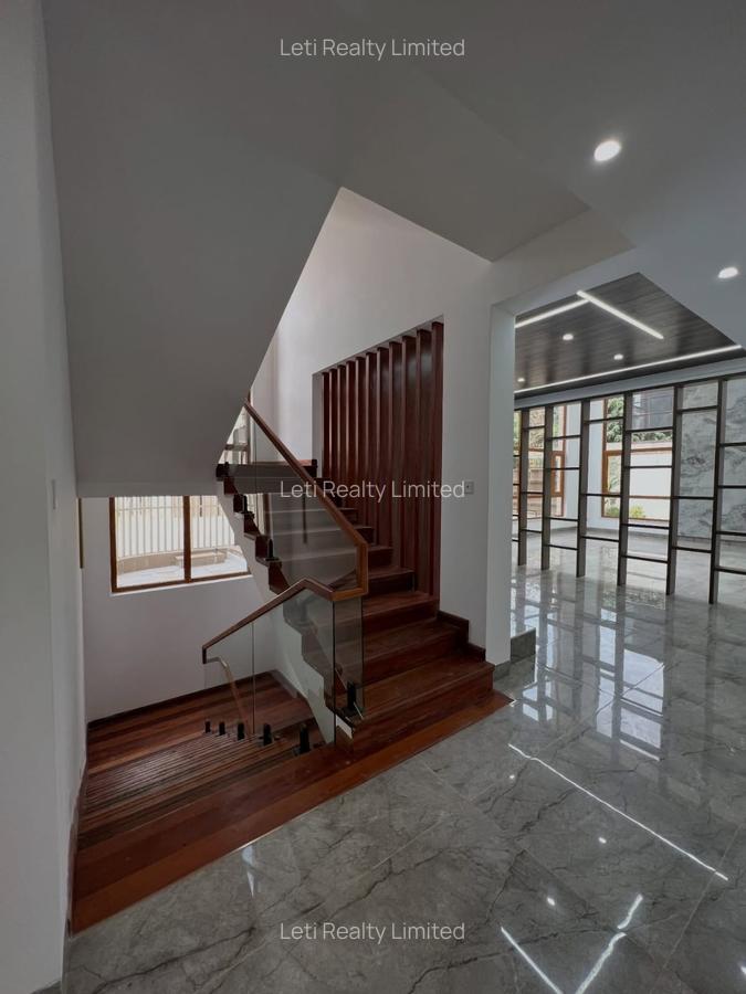 6 Bed Townhouse with En Suite in Lavington - 8