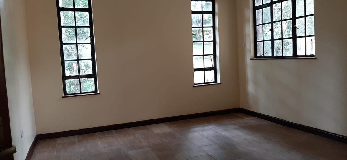 5 Bed Townhouse with En Suite at Kyuna Crescent - 12