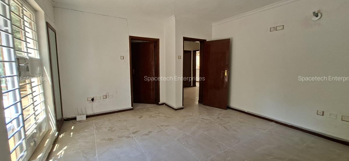 4 Bed House with En Suite in Runda - 11