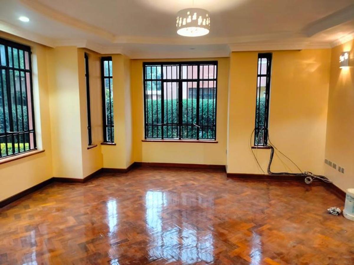 4 Bed Townhouse with En Suite at Lavington - 5