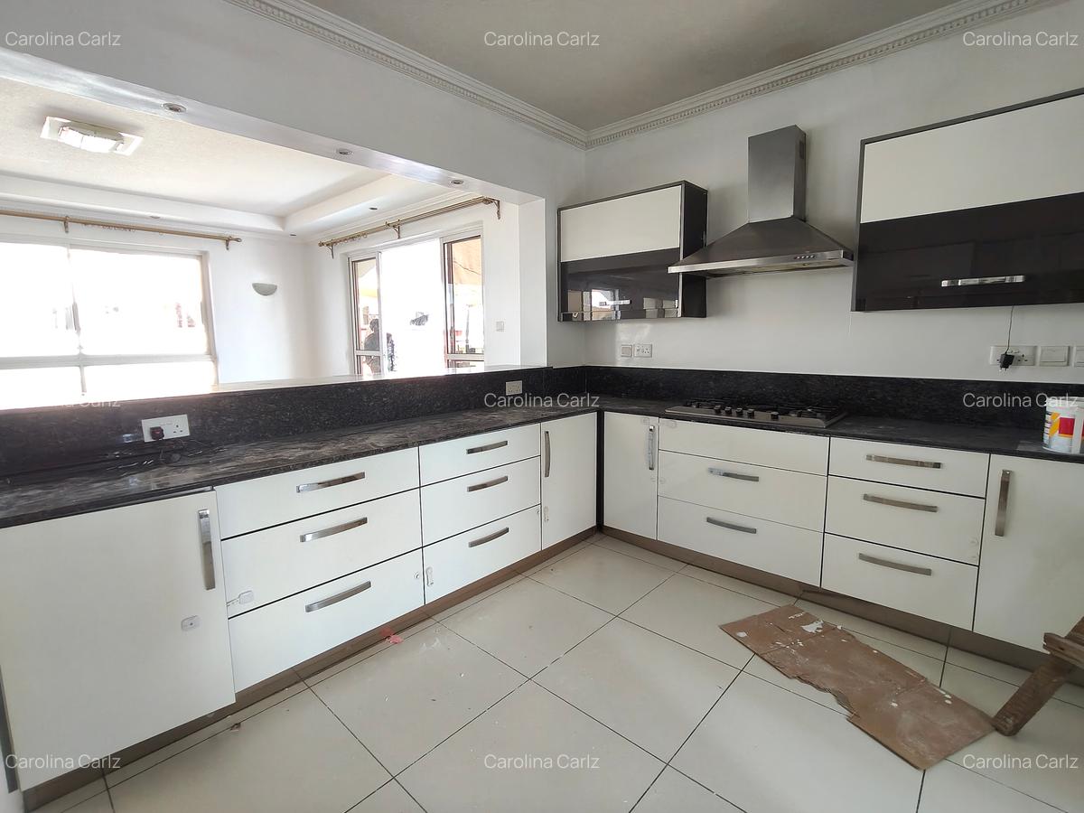 4 Bed Apartment with En Suite at Brookside Drive - 6